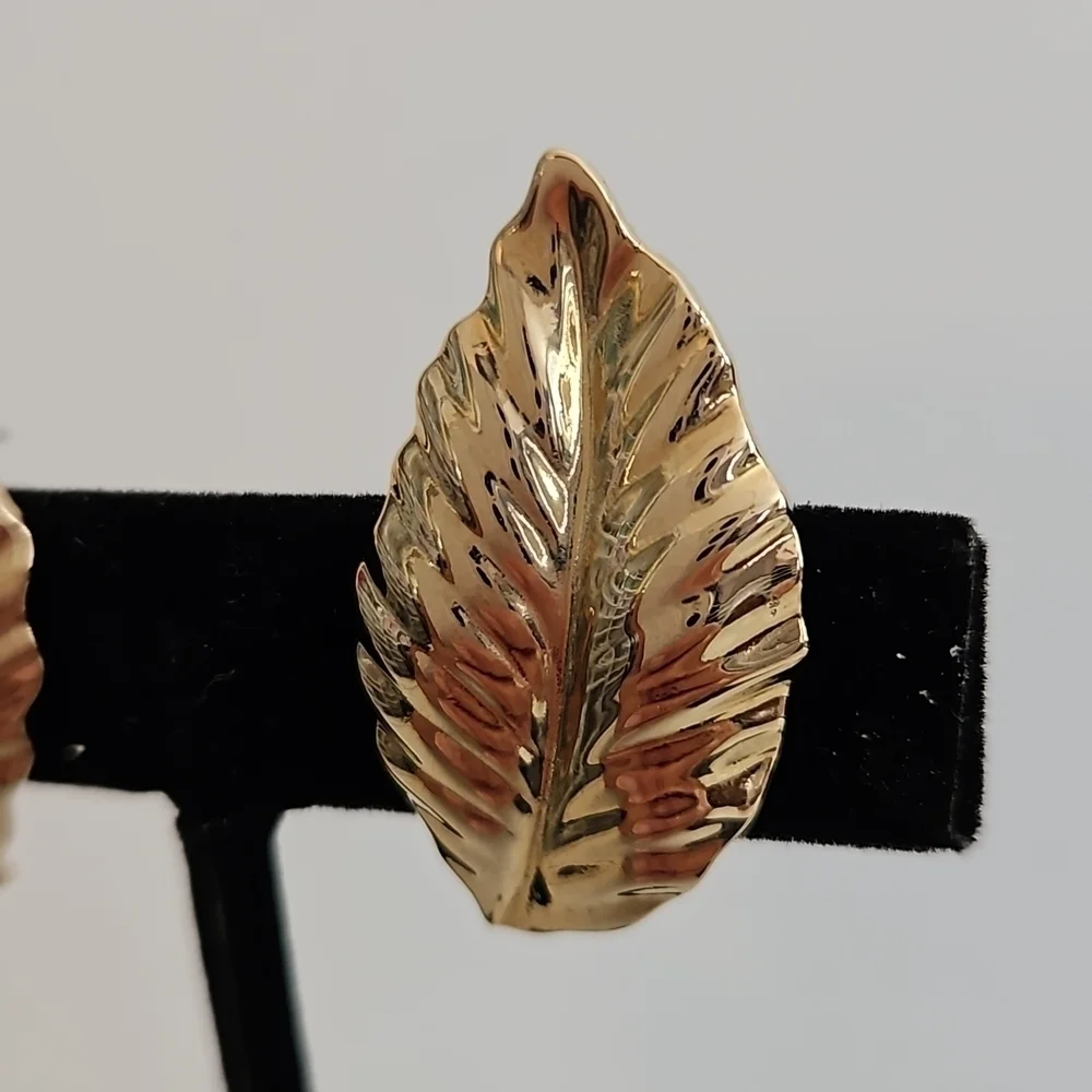 LOUIS FERAUD LEAF GOLD TONE PIERCED EARRING PLUS